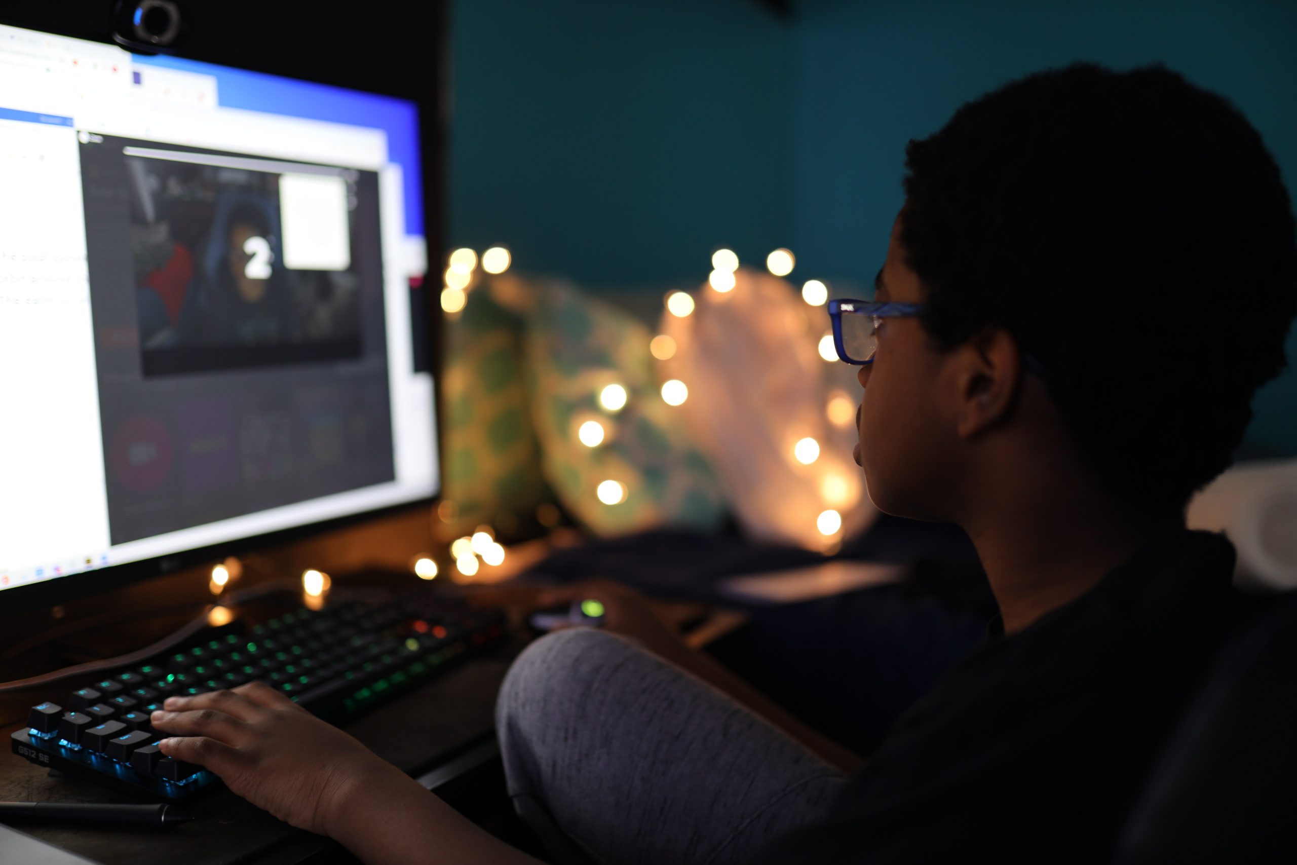 kid-playing-a-video-game